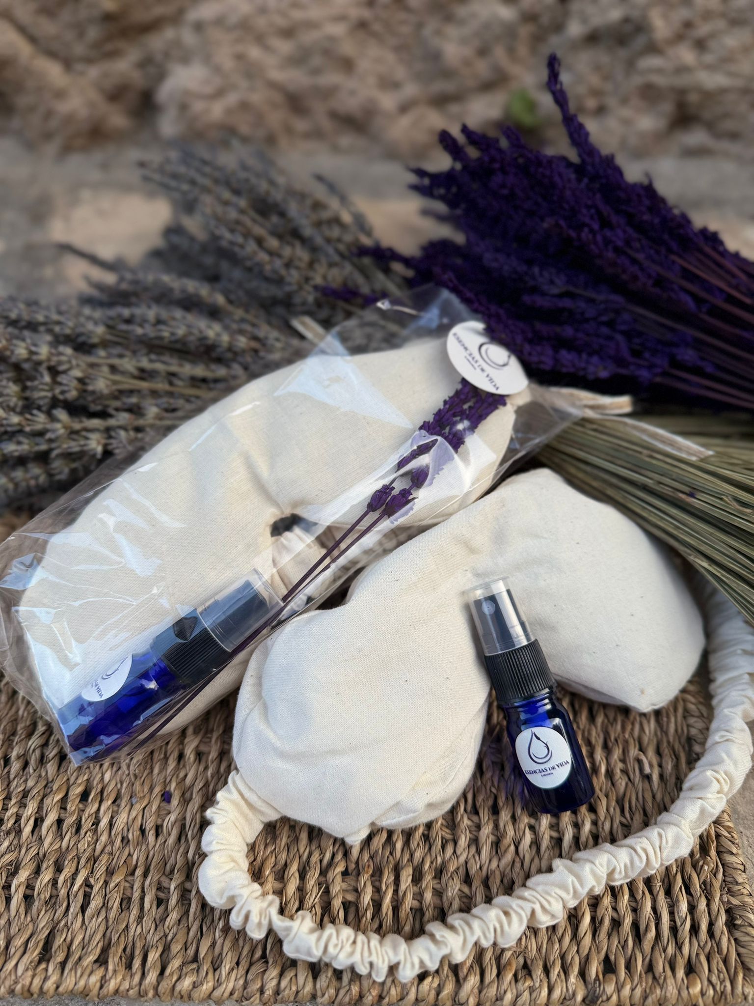 Antifaz de algodón natural + Aceite esencial de lavandin 5ml - Imagen 2